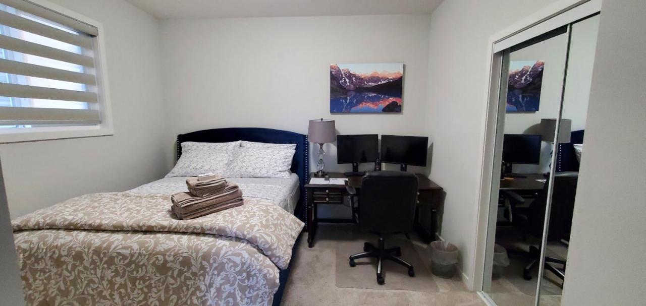 Delightful 1-Bedroom Private Suite In A New Home Calgary Zewnętrze zdjęcie