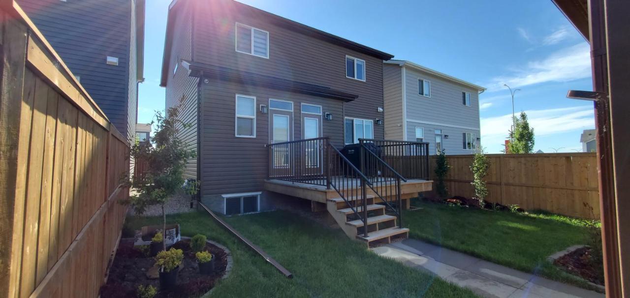 Delightful 1-Bedroom Private Suite In A New Home Calgary Zewnętrze zdjęcie
