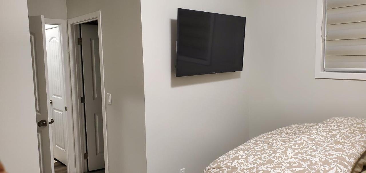 Delightful 1-Bedroom Private Suite In A New Home Calgary Zewnętrze zdjęcie