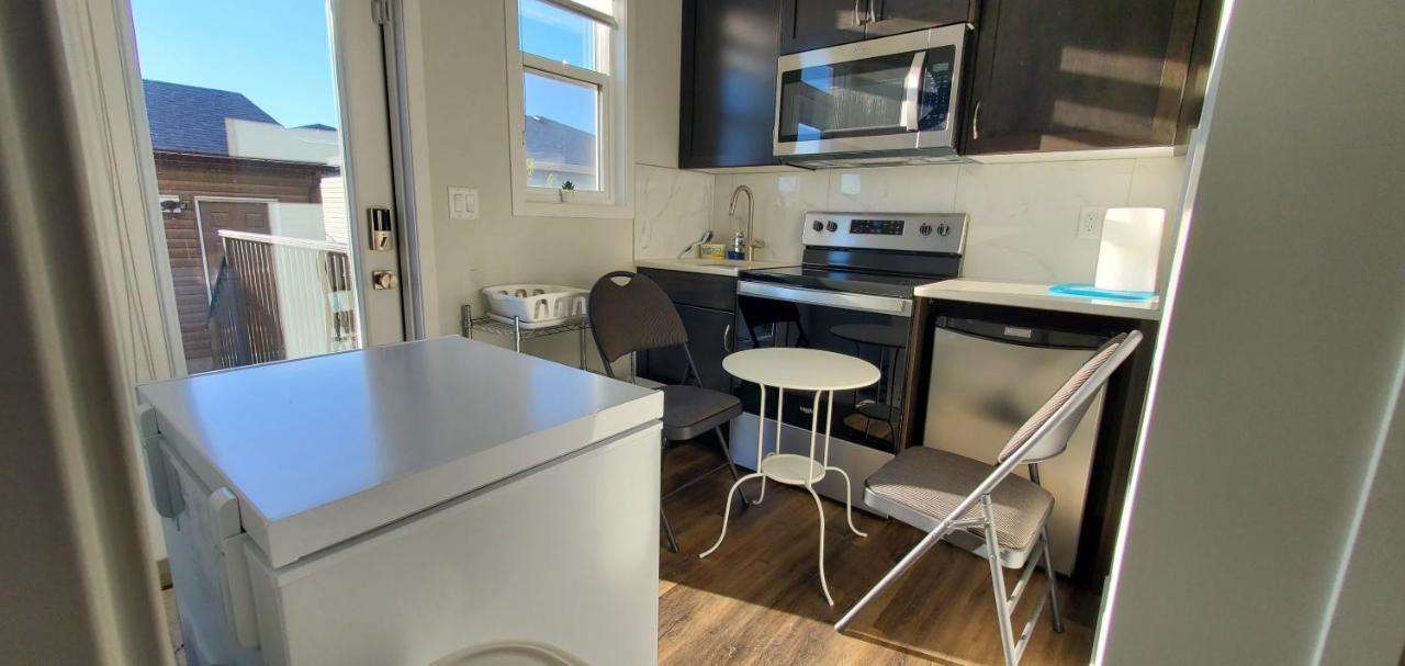 Delightful 1-Bedroom Private Suite In A New Home Calgary Zewnętrze zdjęcie