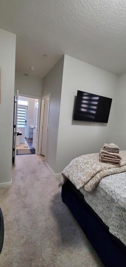 Delightful 1-Bedroom Private Suite In A New Home Calgary Zewnętrze zdjęcie